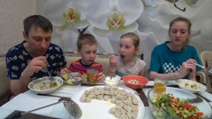 МУКБАНГ НАСТЯ ЗАБОЛЕЛА ? ПЕЛЬМЕНИ С ГОВЯДИНОЙ САЛАТ | MUKBANG DUMPLINGS #мукбанг #mukbang