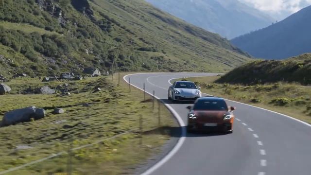 Porsche Panamera Turbo S Sport Turismo and Panamera 4S E-Hybrid смотреть онлайн
