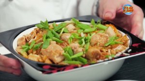 Японский завтрак. Оякодон: Омлет с курицей, соевым соусом и зеленым луком