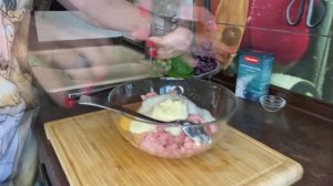 Котлетки из свинной шейки!...Вкусно и нежно...Советуем посмотреть...