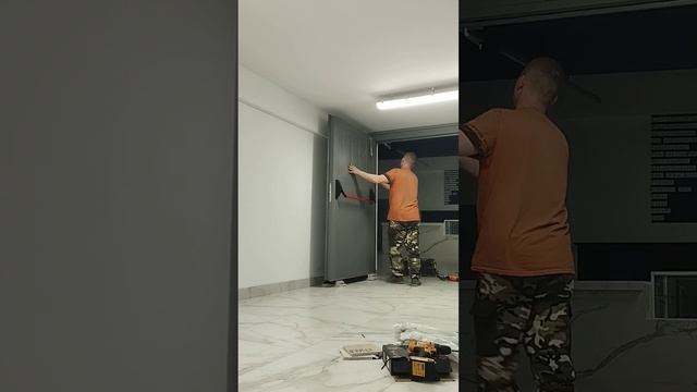 как повесить полотно двери или ворот одному. смотреть онлайн