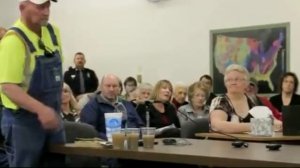 Фермер из Небраски просит комитет по гидроразрыву пласта пить воду из зоны гидроразрыва возле...