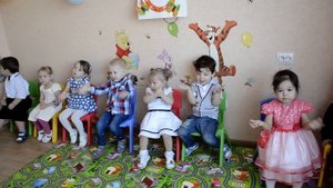 Ясли поют: "Я пеку, пеку, пеку..."