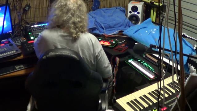 ROLAND TB3 SYSTEM 8 TR8 MX1 MC 808 KORG R3 KAOSS MINI ROCKAYDO смотреть онлайн