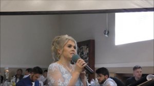 Мама рассказывает стих, на свадьбе дочери, трудно удержать слёзы.