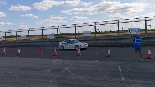 Ford Escort RS1700T Group B car drifting at Rally day 2022 Castle Combe смотреть онлайн