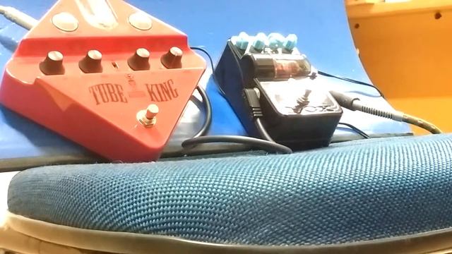 Vox V8 Distortion x Ibanez Tube King Review/teste HT999TK Tube High Gain смотреть онлайн