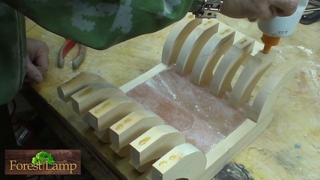 НЕОБЫЧНАЯ ТЕХНОЛОГИЯ. КАК СДЕЛАТЬ ЛЕЧЕБНЫЙ СВЕТИЛЬНИК В САУНУ ИЗ КЕДРА И СОЛИ .СДЕЛАЙ САМ. смотреть онлайн