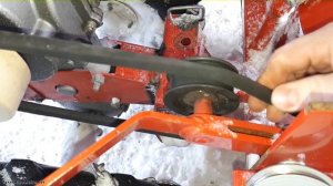 Развалился натяжной ролик на снегоуборочной приставке СМ-1, для мотоблока Фаворит. Меняем!