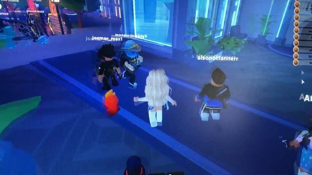 Playing 2 new maps on traitor! (I GOT A GODLY TUNDRA DRAGON) | Roblox смотреть онлайн