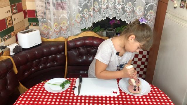 Бутерброд с колбасой !!! Необычные бутерброды в виде Смайликов, Красивое оформление блюд для детей