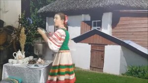 Самовар кипит  уходить не велит