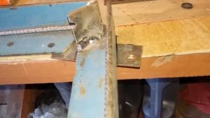 3. Арматурогиб из уголка и дверных петлей.