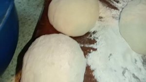 Те, самые беляши, как на вокзале. Хрустящие и очень вкусные.