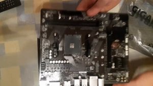 Распаковка — Материнская плата Gigabyte GA-A320M-H