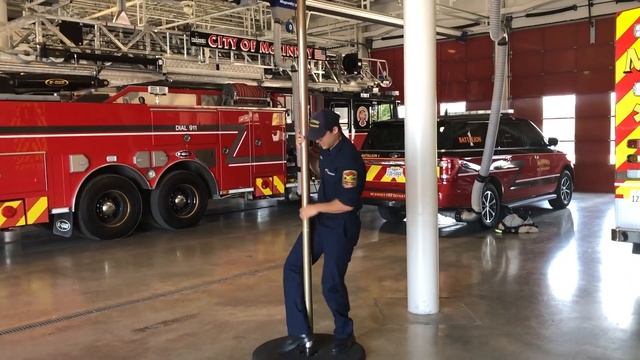 Fire Pole at McKinney's Central Station смотреть онлайн