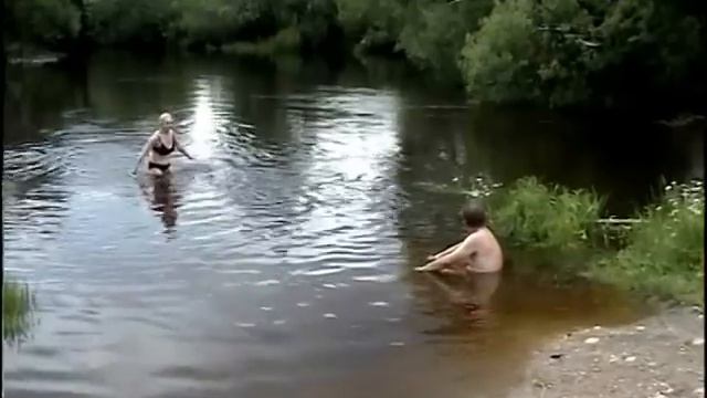 Как мужик купался в реке Вихра в деревне Хламово. смотреть онлайн