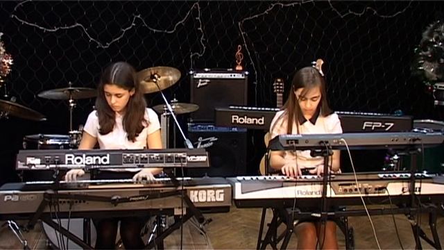 ? The Blue Danube Waltz (Strauss) - На прекрасном голубом Дунае (Штраус), by Duet of synthesizers смотреть онлайн