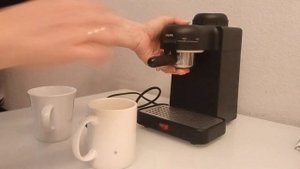 Как приготовить кофе в кофемашине Krups Mini 963 Espresso Maker/ How to make an Espresso /Cappuccin