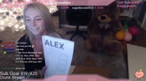 STREMERKI POKAZUJA CYCKI 1