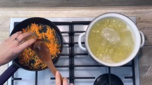 КАК ПРИГОТОВИТЬ СОЛЯНКУ ПРОСТУЮ ДОМАШНЮЮ? Из сосисок, с оливками и картошкой, на обед