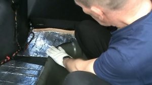 Шумка багажника на Гранте необычным материалом.