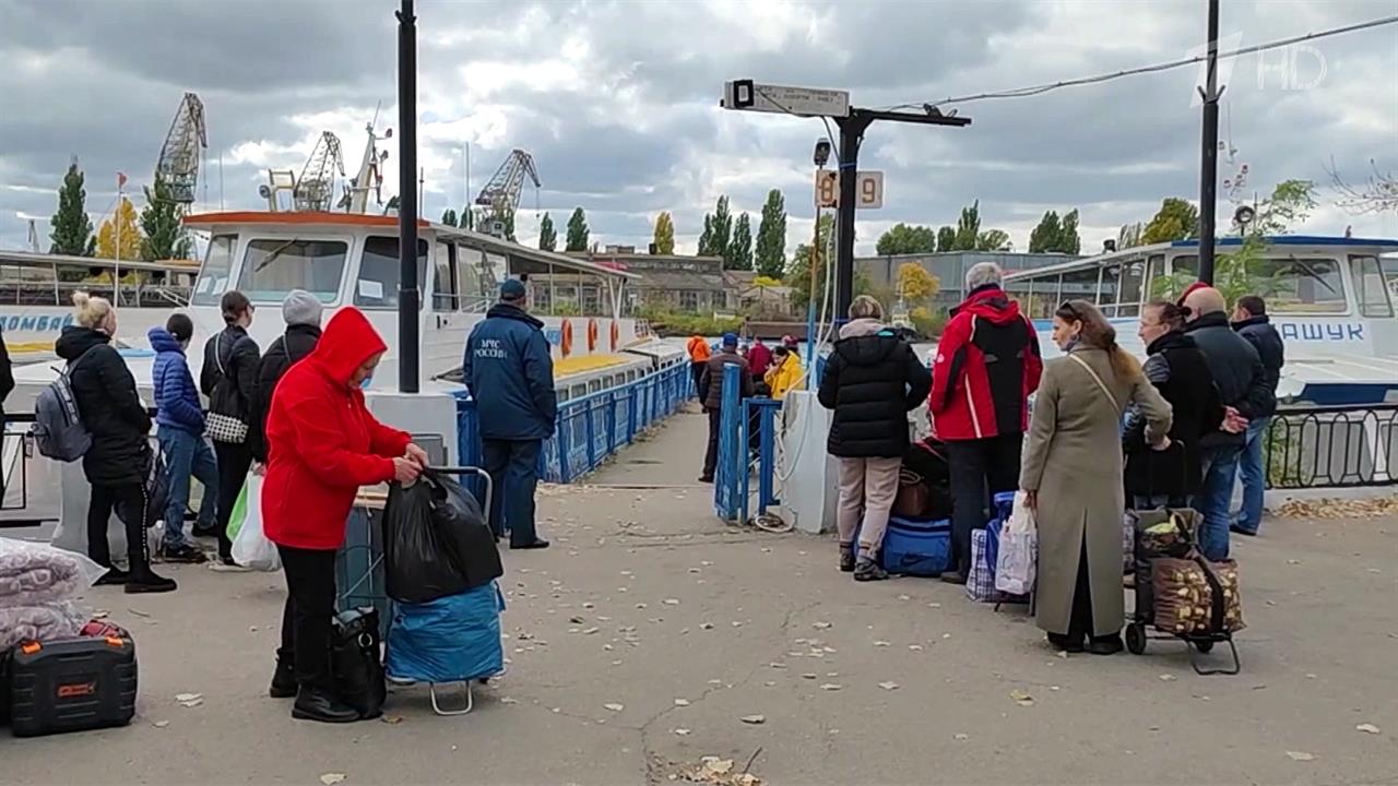 Эвакуация жителей Херсона идет под постоянными обстрелами