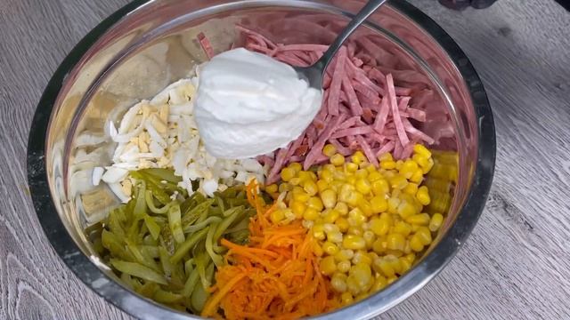 Салат Обжорка с колбасой.Вкусный и простой рецепт.#праздничныйстол #