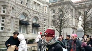 Resistance Rage: Women's Marchers Flipping Off Trump's D.C. Hotel, Yelling & Swearing At Police