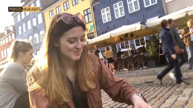 ЛИЗОН ХОДИТ БРОДИТ СЕБЯ ПОКАЗЫВАЕТ