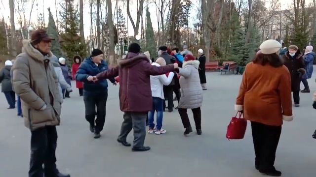 Весна идёт!!!Танцы,парк Горького,март 2021. смотреть онлайн