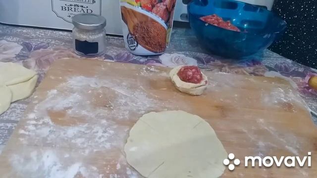 Розочки из слоёного теста.Красивый букет из теста из теста и фарша.