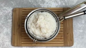 Кальмары фаршированные рисом и яйцом со сметаной в духовке