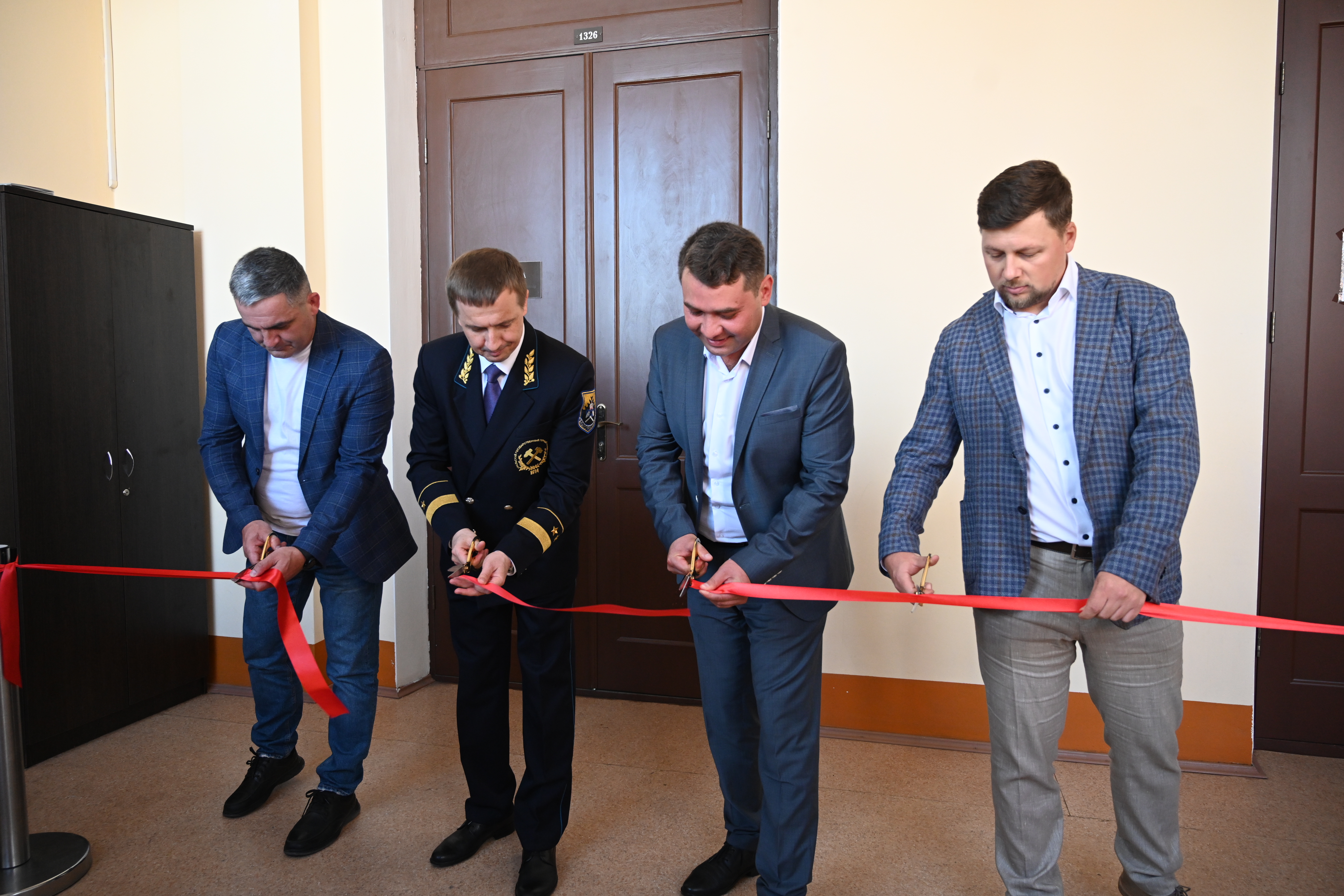 Новую межкафедральную лабораторию химии открыли в Уральском горном университете