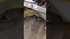 Показываю как и какой герметик нанести на кузов автомобиля .