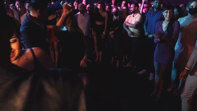 VETERANA PRINCE ROYCE Y ELVIS MARTINEZ / BACHATAVENGERS MARCO Y SARA , GABY Y ESTEFY Y JUNIOR Y CAR смотреть онлайн