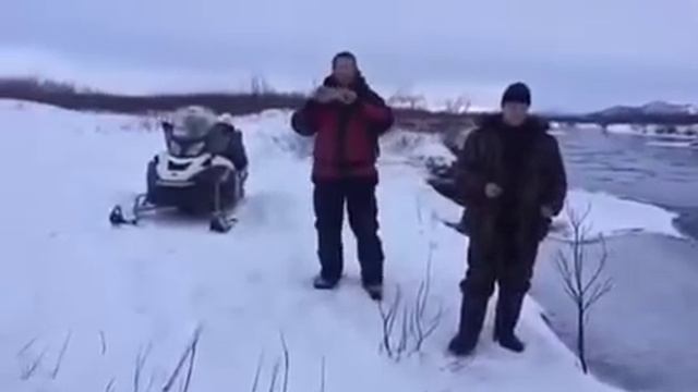 По воде на снегоходе смотреть онлайн