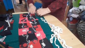 Безрукавка в технике пицца пэчворк