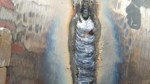 Сварка пластины в вертикальном положении!Как заварить широкий красивый шов электродом смотреть онлайн