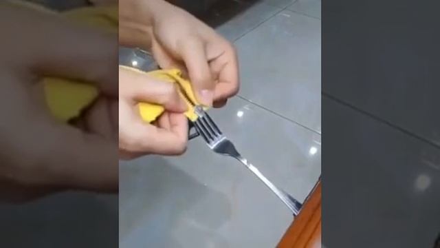 Лайфхак, как легко и просто вставить молниюНе забудьте подписаться на канал✔️ смотреть онлайн