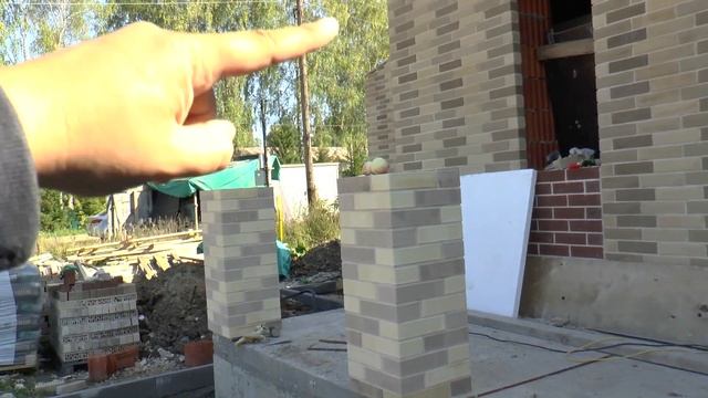 Облицовка керамическим кирпичом. В чем разница кладки под пруток и в полный шов.