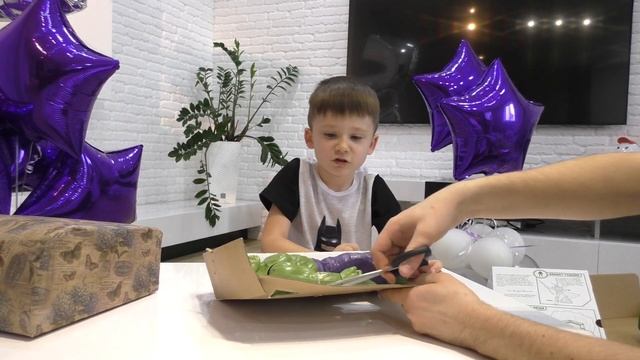 Распаковка подарков (часть 2), Руки Халка, Локки, фигурки Халка, и маска с костюмом, EgorX смотреть онлайн