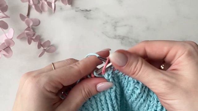 Детская шапка спицами / Двухцветная шапка