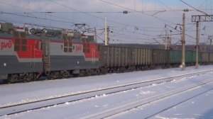 Электровозы ВЛ80С-1401 и ВЛ80С-543/1493 с грузовыми поездами