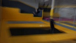 НОВОЕ ВИДЕО!!! БАТУТНЫЙ ЦЕНТР!!! УЧИМСЯ ДЕЛАТЬ САЛЬТО