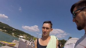 Абрау-Дюрсо (продолжение). Прыгнул в воду в одежде. Катамаран тонет.