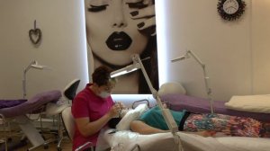 Гипоаллергенный клей для наращивания ресниц.