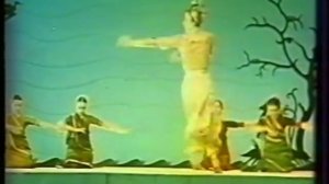 Махмуд Эсамбаев в индийском танце.