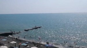 Море в Адлере на жд вокзале. Пляж.