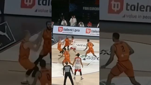 Shane Larkin amazing pass Alperen Şengün eurobasket